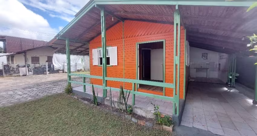 Casa com 3 quartos para alugar na Laurinda de Souza, 2765, Campeche, Florianópolis