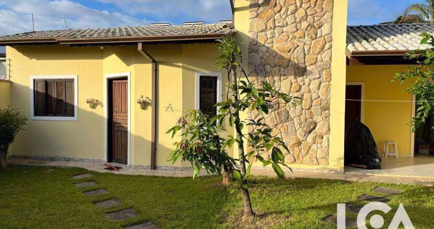 Casa com 3 dormitórios à venda, 160 m² por R$ 900.000 - Jardim Britânia - Caraguatatuba/SP