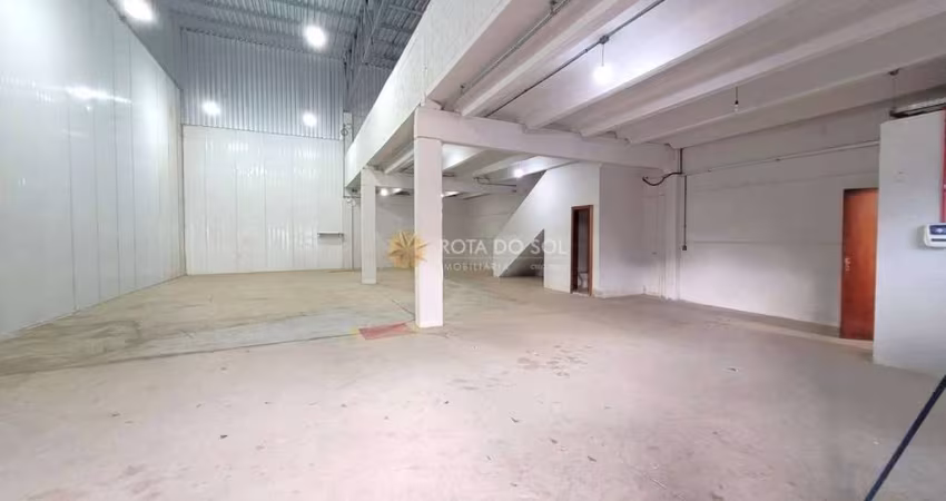 Galpão com 336m² para aluguel anual em excelente localização