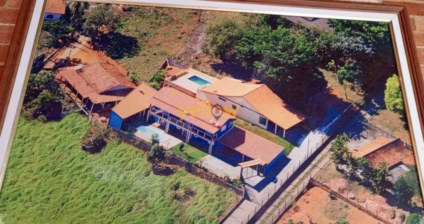 Chácara à Venda em Santa Isabel: 4 Suítes por R$ 950mil