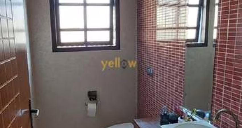Casa à Venda em Arujá: 3 Dormitórios em Condomínio Fechado