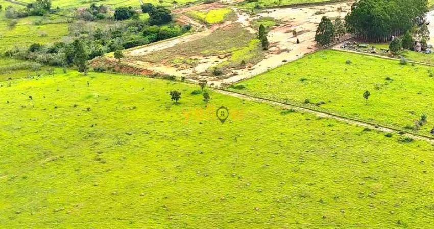 Área Industrial à Venda em Caçapava - 35.398m² por R$ 4,5M