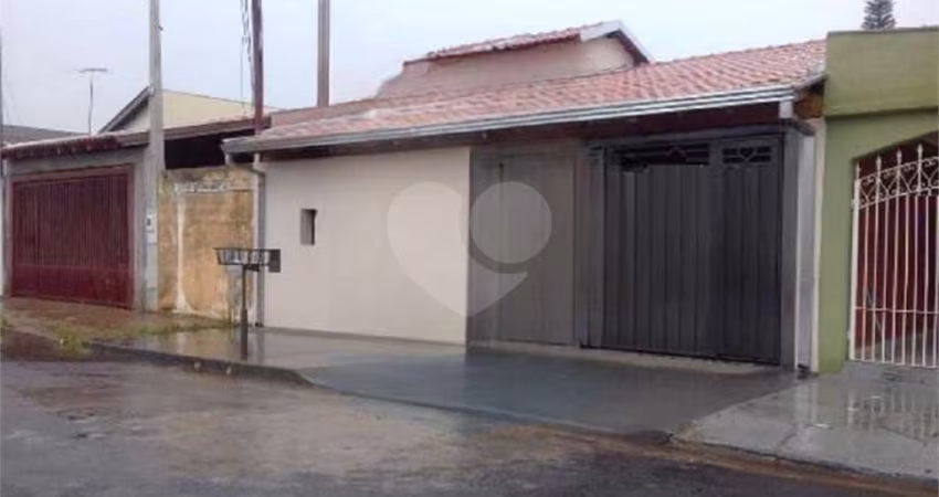 Casa térrea com 2 dormitórios.