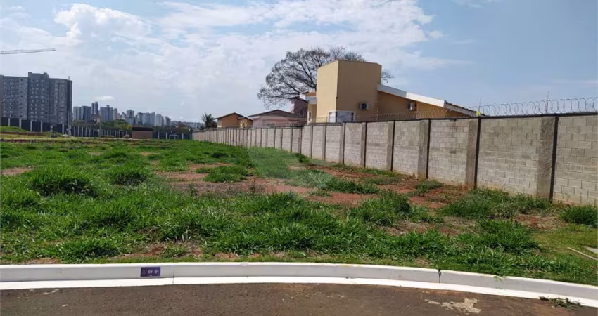 Terreno plano no condomínio Monte das Araucarias