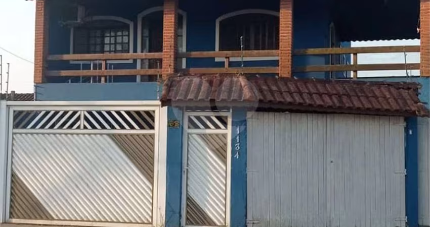 Sobrado para venda em Peruíbe.