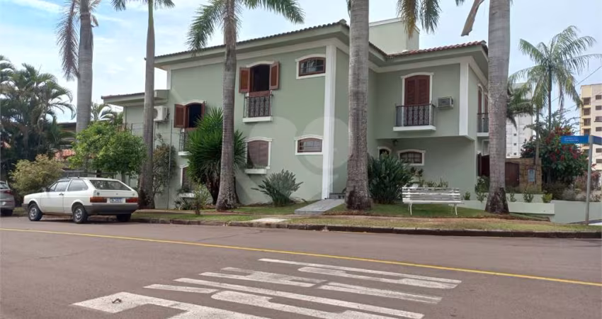 Sobrado no Condomínio Faber I .