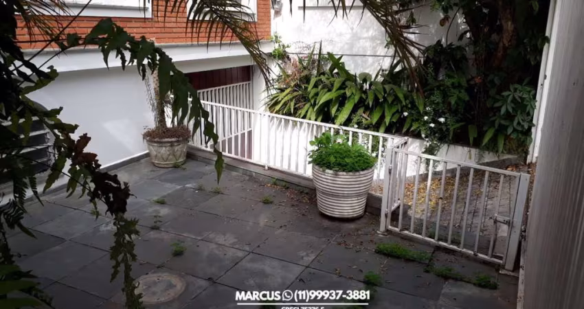 CASA NA V. SÃO FRANCISCO C/ 3 DORMS; 1 SUÍTE, 10 VGS DE GARAGEM COBERTAS. FL23