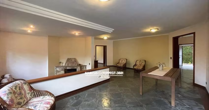 Casa no miolo da Granja Viana c/ 4 dorms; 2 suítes, 12 vagas, piscina . FL23
