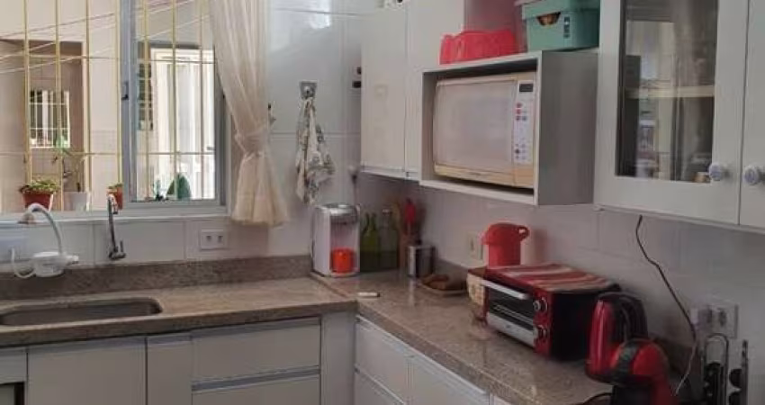 Vendo sobrado, 3 dorms, 2 suites, 2 vagas, churraqueira, Amplo Quintal  - FL22