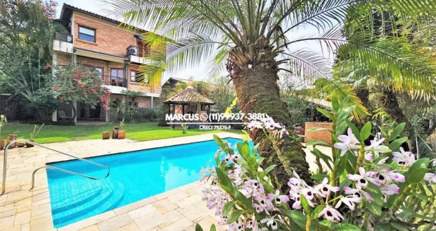 Encante-se com esta charmosa casa no Condomínio Nova Higienópolis  Granja Viana. FL23