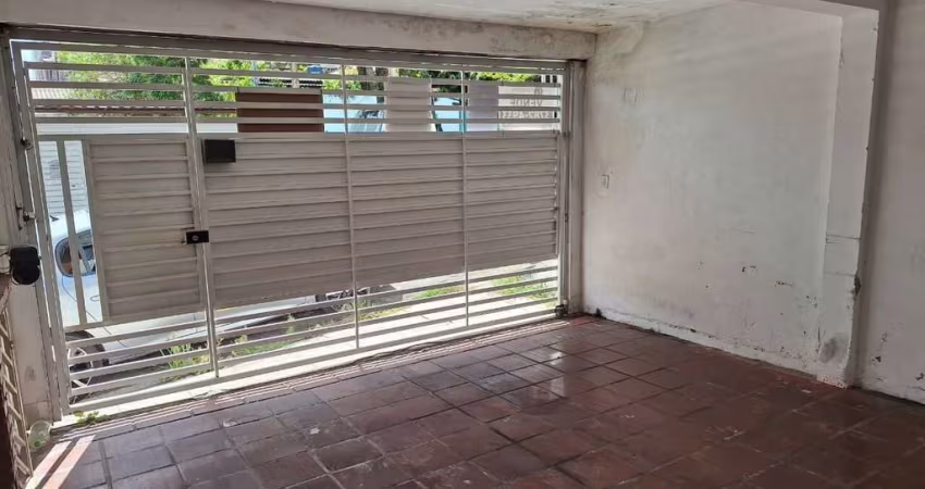 SOBRADO COM 3 DORMITORIOS E 1 SUITE FL26