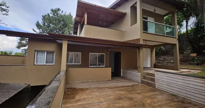 Casa para alugar com 5 dormitórios piscina e churrasqueira na Granja Viana FL05