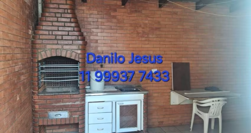 Casa com 3 dormitórios sendo uma suite, 2 vagas, 4 banheiros. FL51...