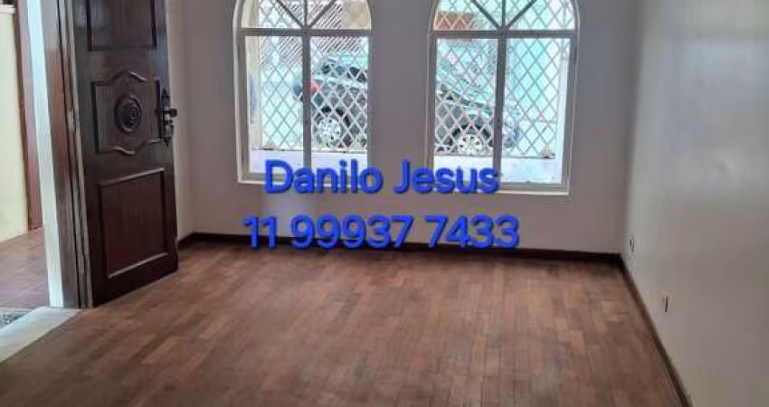 Casa com 3 dormitórios, 2 vagas de garagem, edicula e depósito. FL51