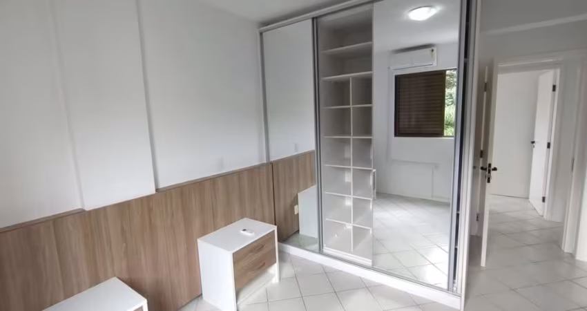 PARA LOCAÇÃO - Semi Mobiliado, 2 quartos, sacada com churrasqueira e 1 vaga de garagem - Coqueiros