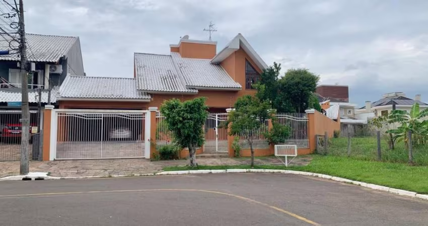Excelente Sobrado c/ 5 Dormitórios (02 Suítes) no Bairro Moinhos de Vento
