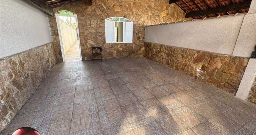 CASA GEMINADA - PRÓXIMO DA PRAIA E DE COMÉRCIOS - LOCALIZAÇÃO BOA!