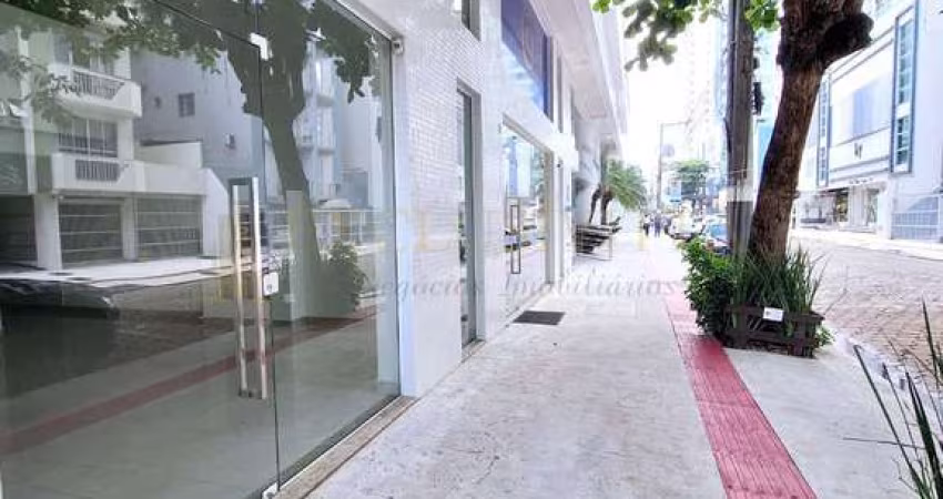 Sala comercial para Locação Anual no bairro Centro em Balneário Camboriú, 1 vaga, Sem Mobília, 121 m² privativos,