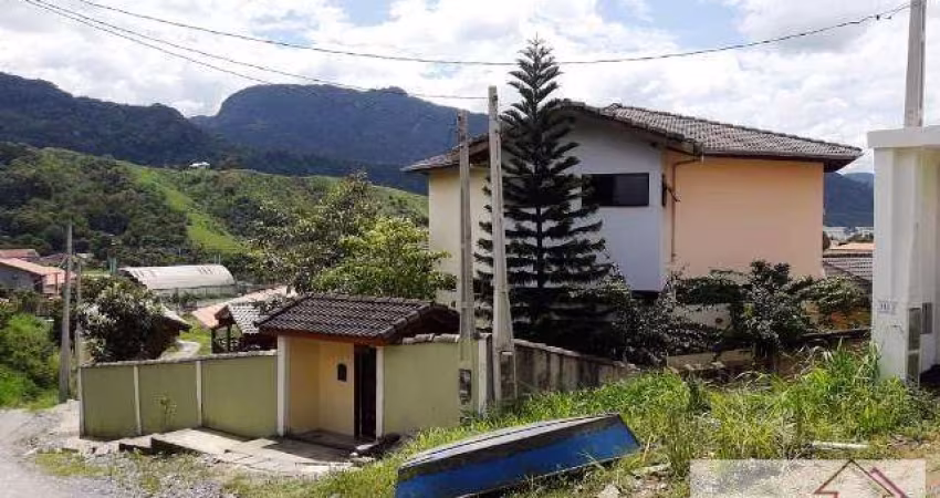 Sobrado para Venda em São Sebastião, Varadouro, 3 dormitórios, 3 suítes, 3 banheiros, 3 vagas