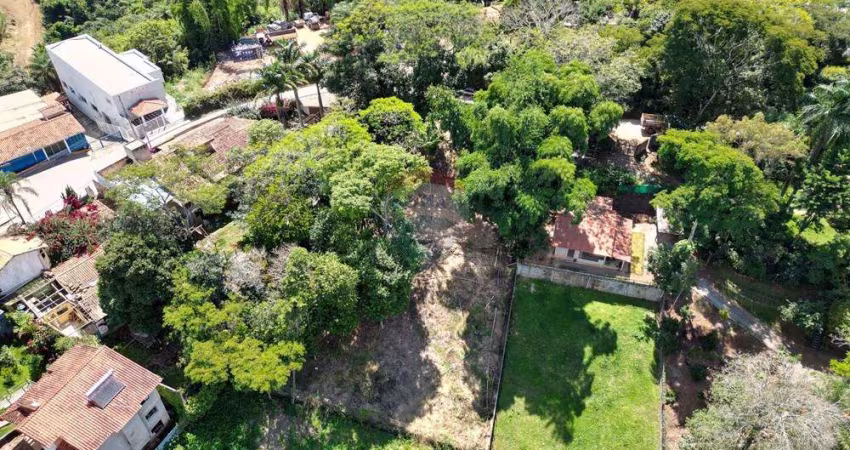 Lote amplo no Campo do Pires