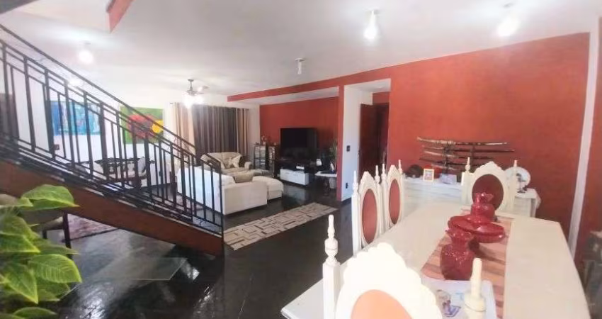 Casa à venda 4 quartos 5 vagas, em Camboinhas - Niterói - RJ