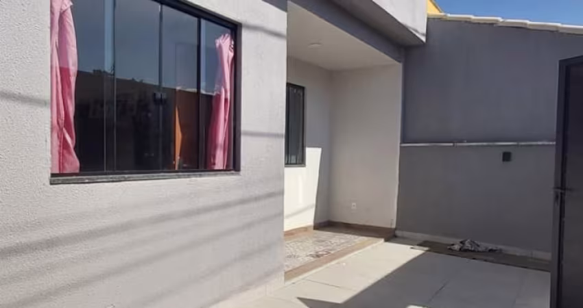 Casa linear com 2 quartos na estrada do Tingui, em Campo Grande.