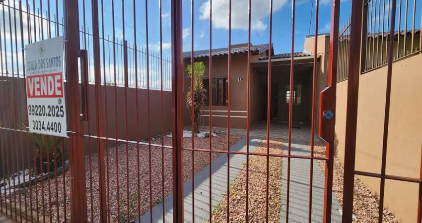 Bela casa de2 dormitórios com pátio