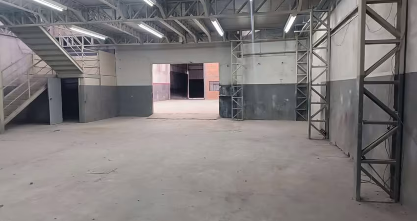 Barracão/Galpão para alugar, 621.00 m2 por R$11000.00  - Novo Mundo - Curitiba/PR