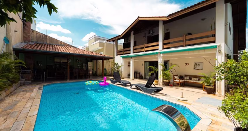 Casa tipo para venda com 4 quartos, sendo 4 suítes, 338m²