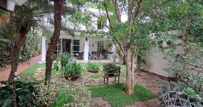 Sobrado para venda com 4 quartos, sendo 2 suítes, 322m²