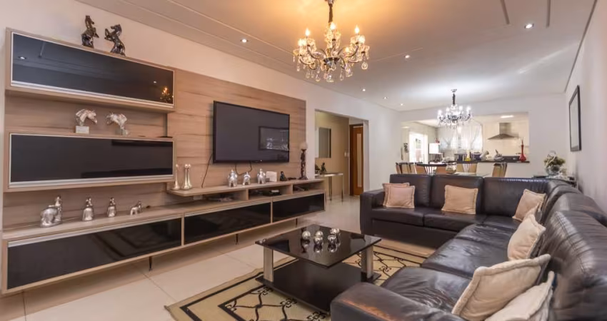 Sobrado para venda com 3 quartos, sendo 3 suítes, 240m²