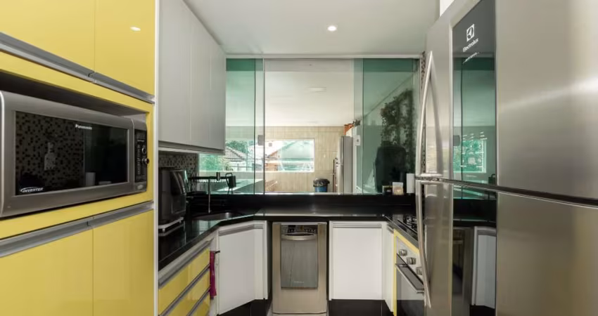 Casa tipo para venda com 3 quartos, sendo 1 suíte, 180m²