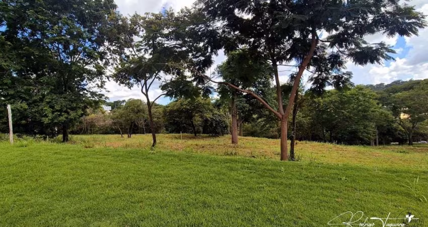 Terreno Plano no Lado Alto do Aldeia do Vale – Localização Privilegiada e Potencial Construtivo