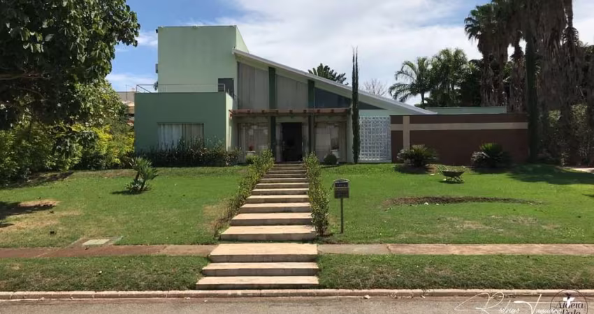 Casa Térrea com 5 Suítes e Lazer Completo no Aldeia do Vale