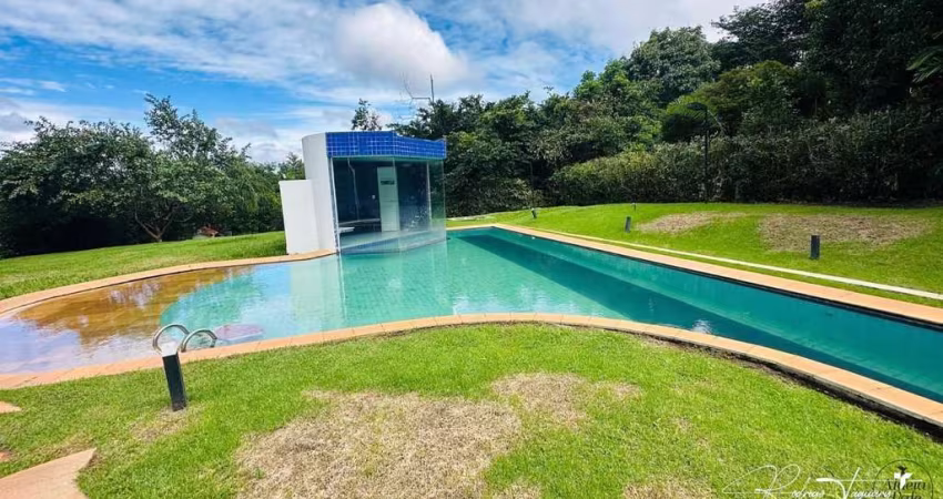 Sobrado com Vista para o Lago e Mata no Aldeia do Vale – 4 Suítes e Lazer Completo