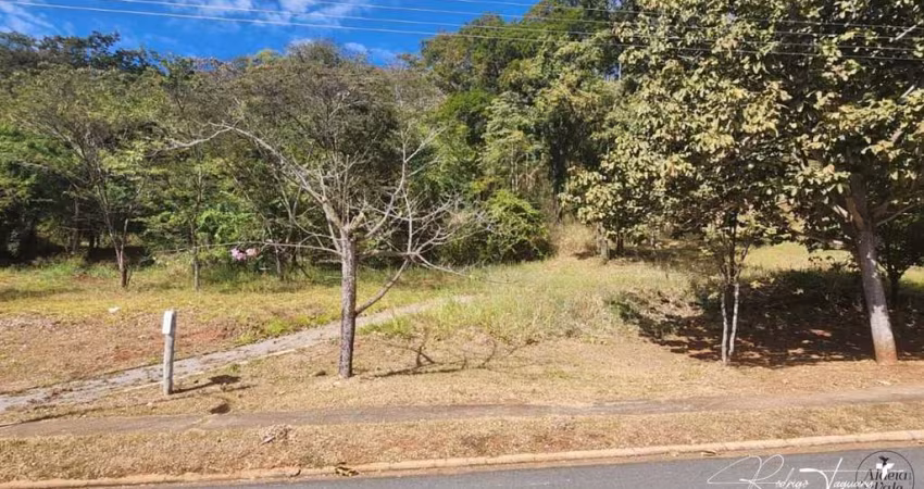 Terreno em Aclive com Vista Privilegiada – Região Central | Aldeia do Vale