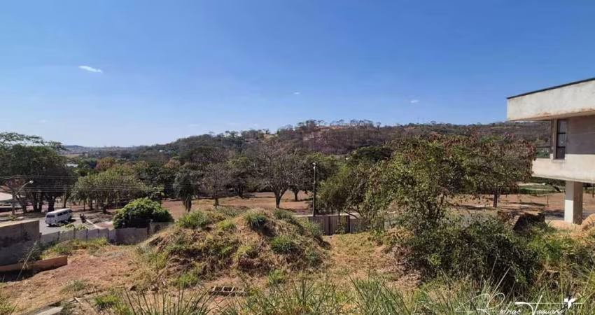 Terreno em Aclive com Vista Privilegiada – Região Central | Aldeia do Vale