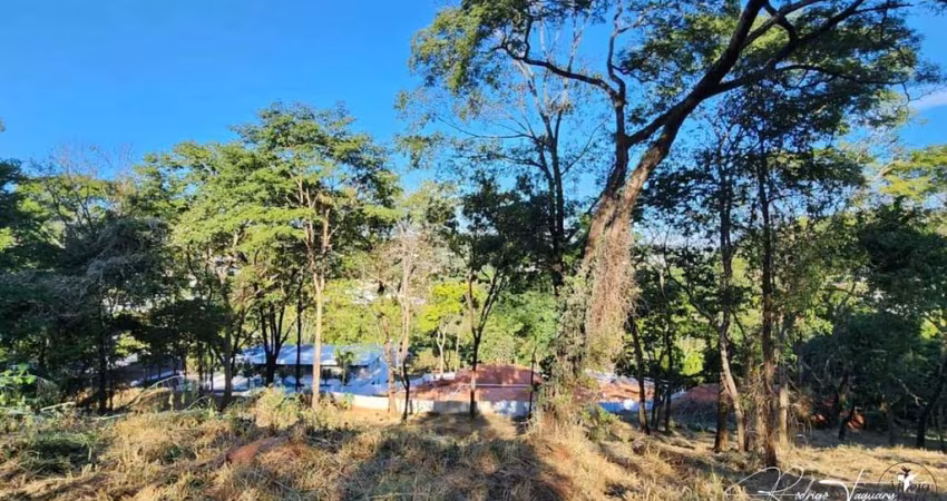 Terreno com Duas Frentes à Venda no Aldeia do Vale – Vista Premium para o Condomínio