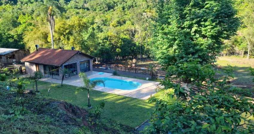 Maravilhoso sítio bem próximo à Santa Tereza