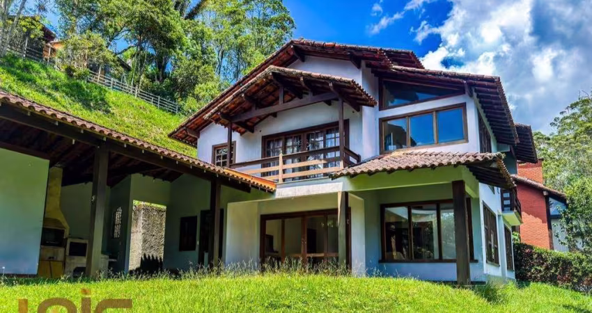 Casa com 4 dormitórios à venda, 276 m² por R$ 1.750.000,00 - Carlos Guinle - Teresópolis/RJ