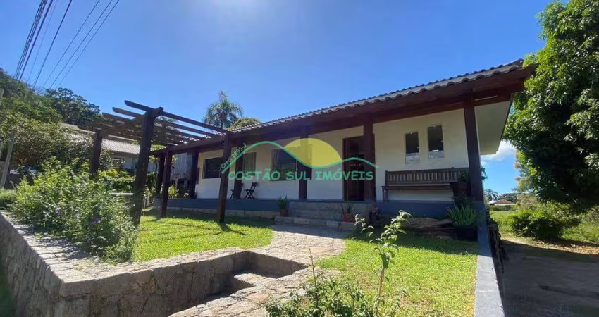 Casa com 3 Dormitórios á venda no Ribeirão da Ilha – Charme e Tradição em Florianópolis