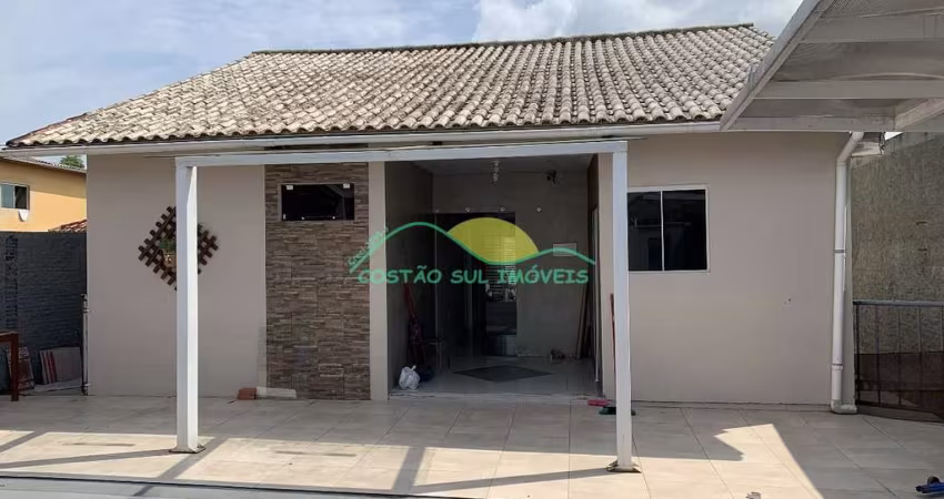Casa com 3 dormitórios, sendo 1 suíte  á venda na  Tapera da Base, Florianópolis, Santa Catarina