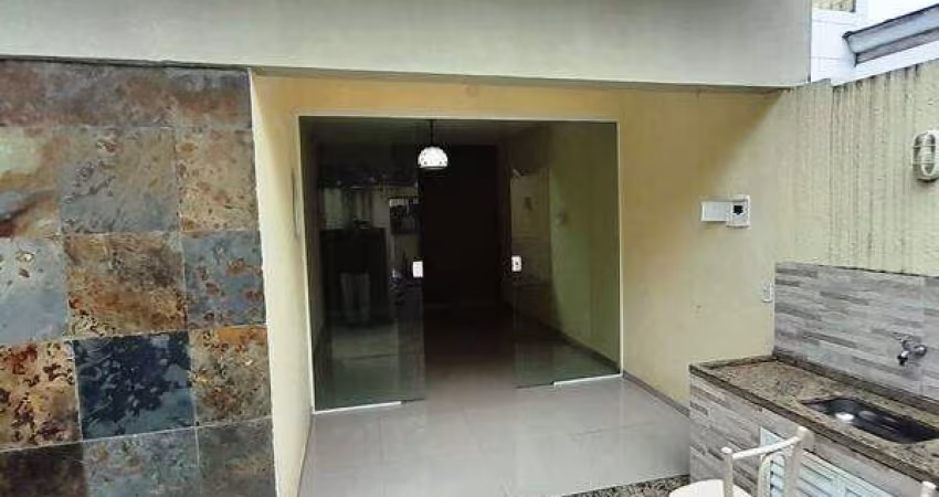 Ótima Casa Linear 4 Qts (1Suíte ) Quintal e Piscina no Condominio Alvorada