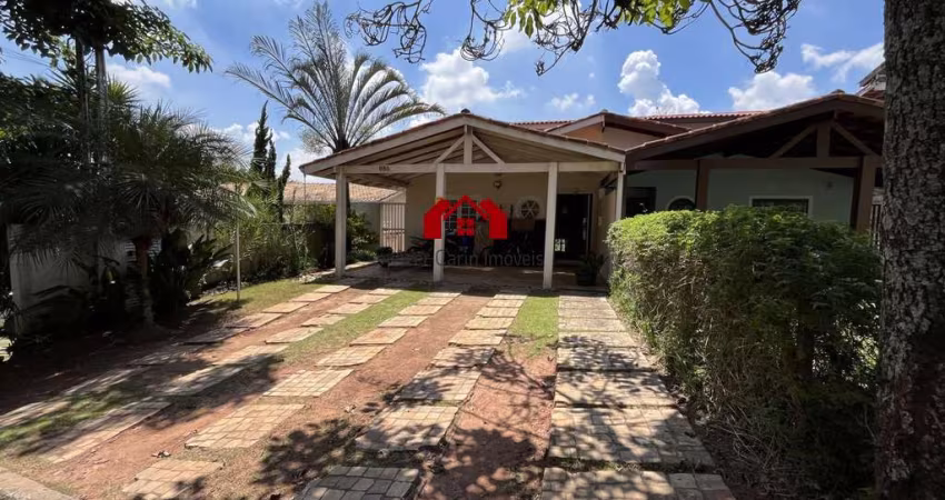 Casa para Venda em Cotia, Granja Viana, 3 dormitórios, 1 suíte, 3 banheiros, 4 vagas
