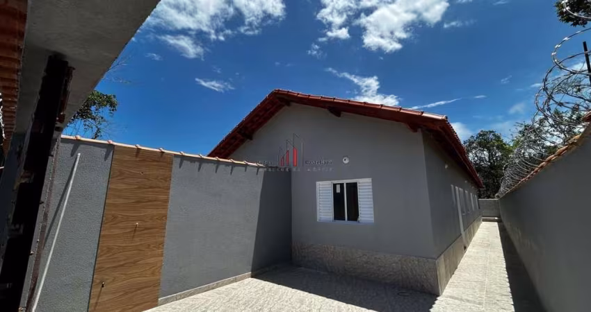 Casa com piscina e churrasqueira em Itanhaém, Campos Eliseos, 3 dormitórios, 1 suíte, 1 banheiro, 2 vagas