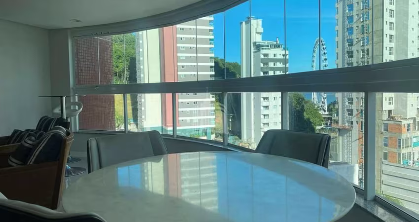 Apartamento mobiliado com 3 suítes e 2 vagas de garagem na Barra Norte