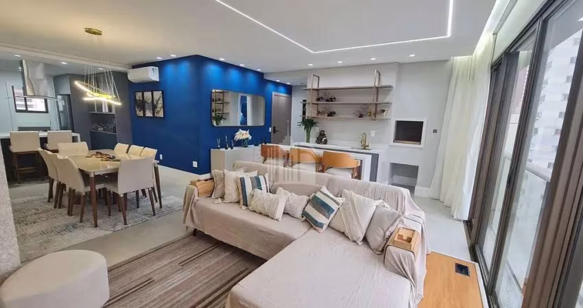 Apartamento mobiliado com 4 suítes e 3 vagas de garagem no Centro de Balneário Camboriú