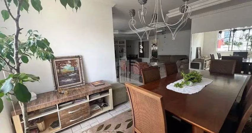 Apartamento com 3 dormitórios sendo 1 suíte e 2 vagas de garagem em Balneário Camboriú