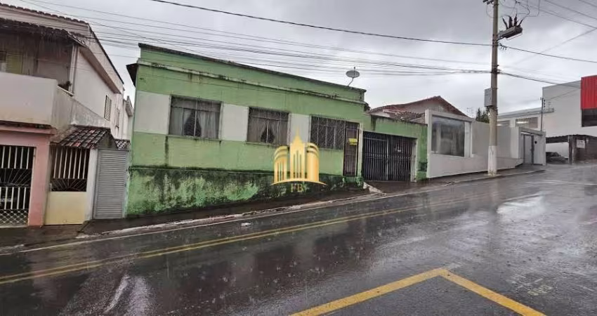 Imperdível casa à venda no Centro de Santo Antônio do Monte-MG: 4 quartos, 1 sala, 1 banheiro, 2 vagas, 150 m²!
