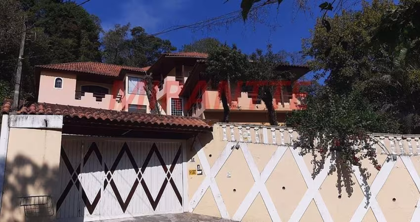 Sobrado de 915m² com 6 quartos em Serra Da Cantareira